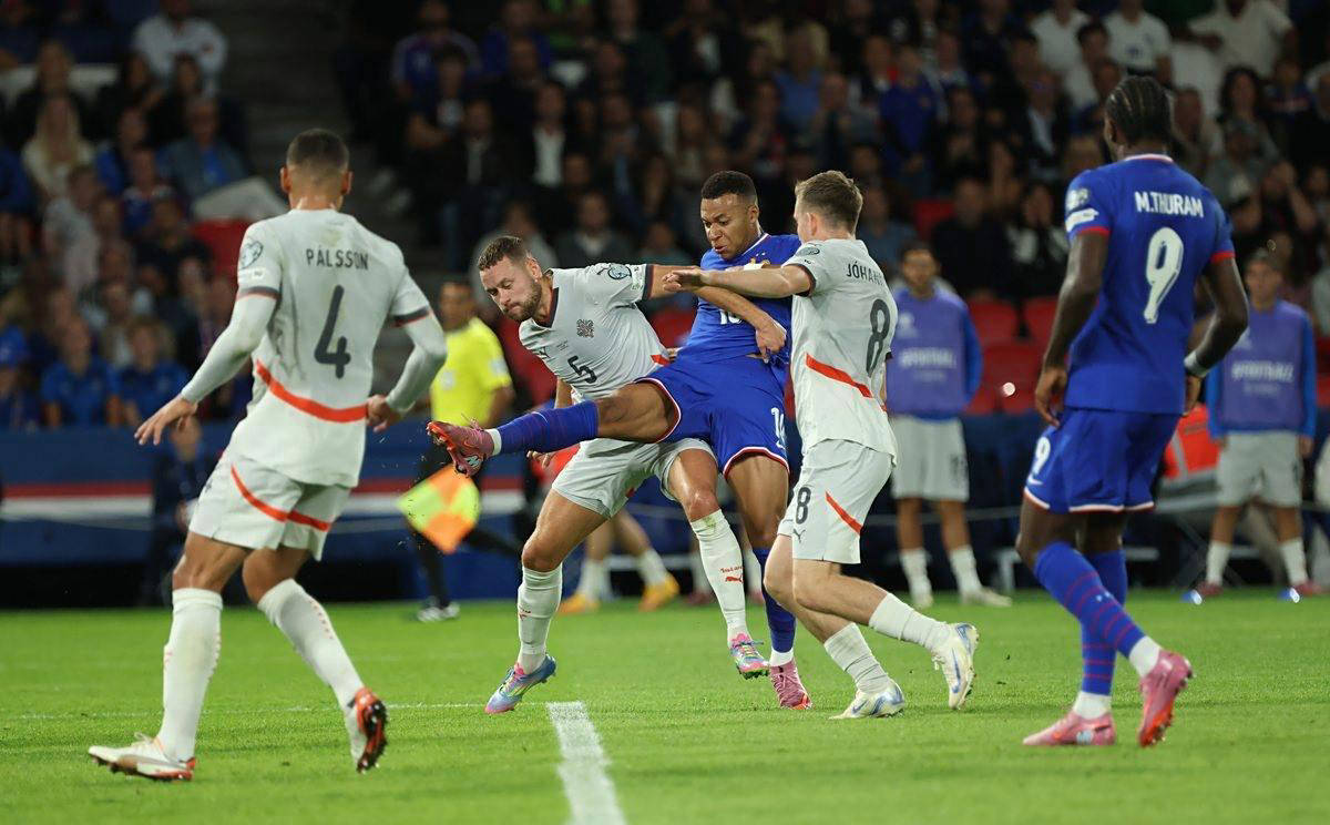 弃用世界第三，王励勤出狠招！国乒大洗牌奥运赌注，21岁新星重用（雪藏世界第三，王励勤强势出手！国乒大洗牌押注奥运，21岁新星获重用）