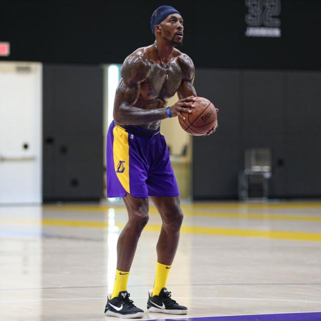 云达不莱梅vs科隆：菅原由势、施密德首发，比尔特、卡明斯基出战（云达不莱梅战科隆：菅原由势、施密德先发，比尔特、卡明斯基登场）