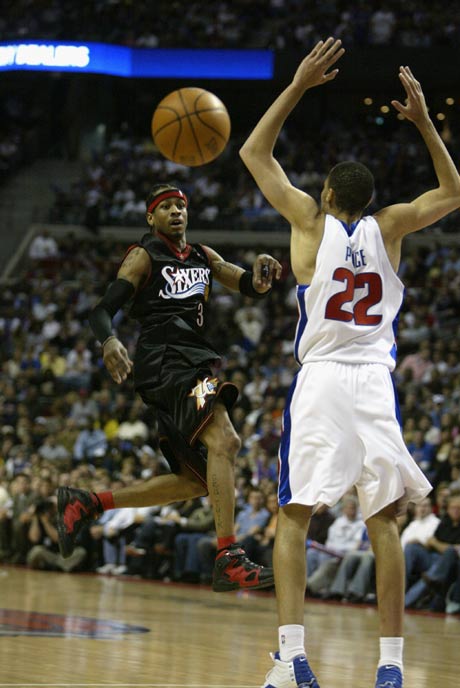 热爱皆平等，河南球迷赛前在球场外声援阿奇姆彭（热爱无差别：河南球迷赛前场外力挺阿奇姆彭）