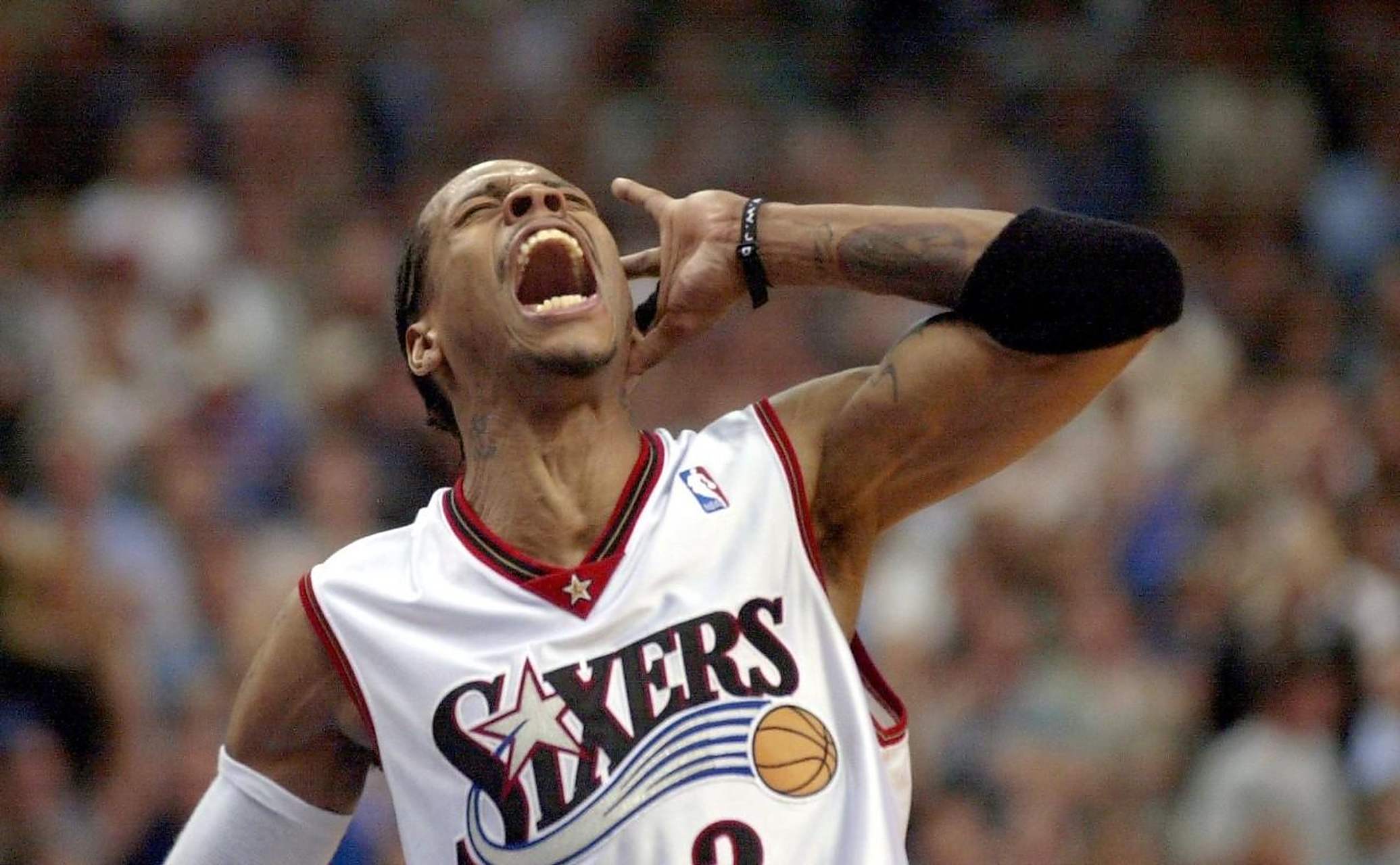 英超-B费双响姆贝莫破门芒特建功 曼联4-1狼队升至第六（英超-曼联4-1狼队升至第六：B费梅开二度，姆贝莫破门，芒特建功）