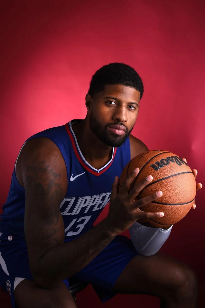 日本队官宣与英格兰友谊赛并晒出森保一与图赫尔合影：伦敦见（日本队宣布将赴伦敦与英格兰进行友谊赛，森保一与图赫尔合影曝光：伦敦见）