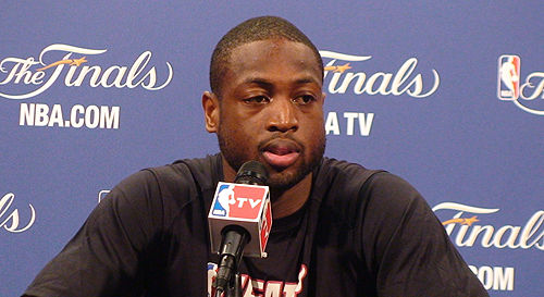 为何贝西洛维奇突然下课？媒曝已对球队失控，疑似遭球员逼宫（贝西洛维奇突遭下课：媒体称其难控球队，疑被球员逼宫）