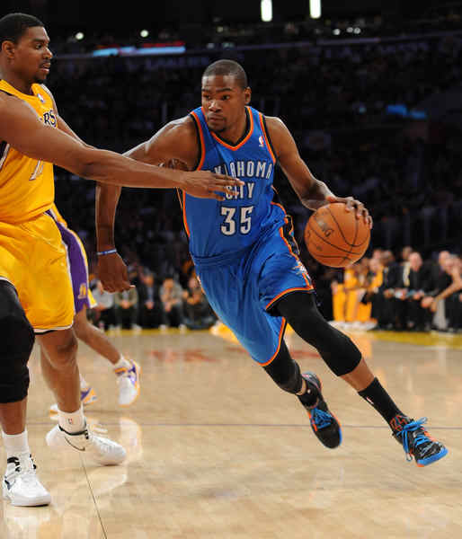 迪洛伦佐：球队目前状态不错，对阵米兰防守表现至关重要（迪洛伦佐：球队状态良好，迎战米兰关键在防守）