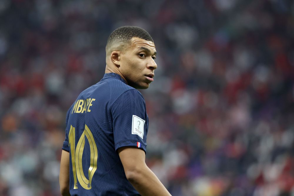 B费本赛季联赛被过25次，排所有英超球员第一位（英超本季被过次数榜：B费25次居首）