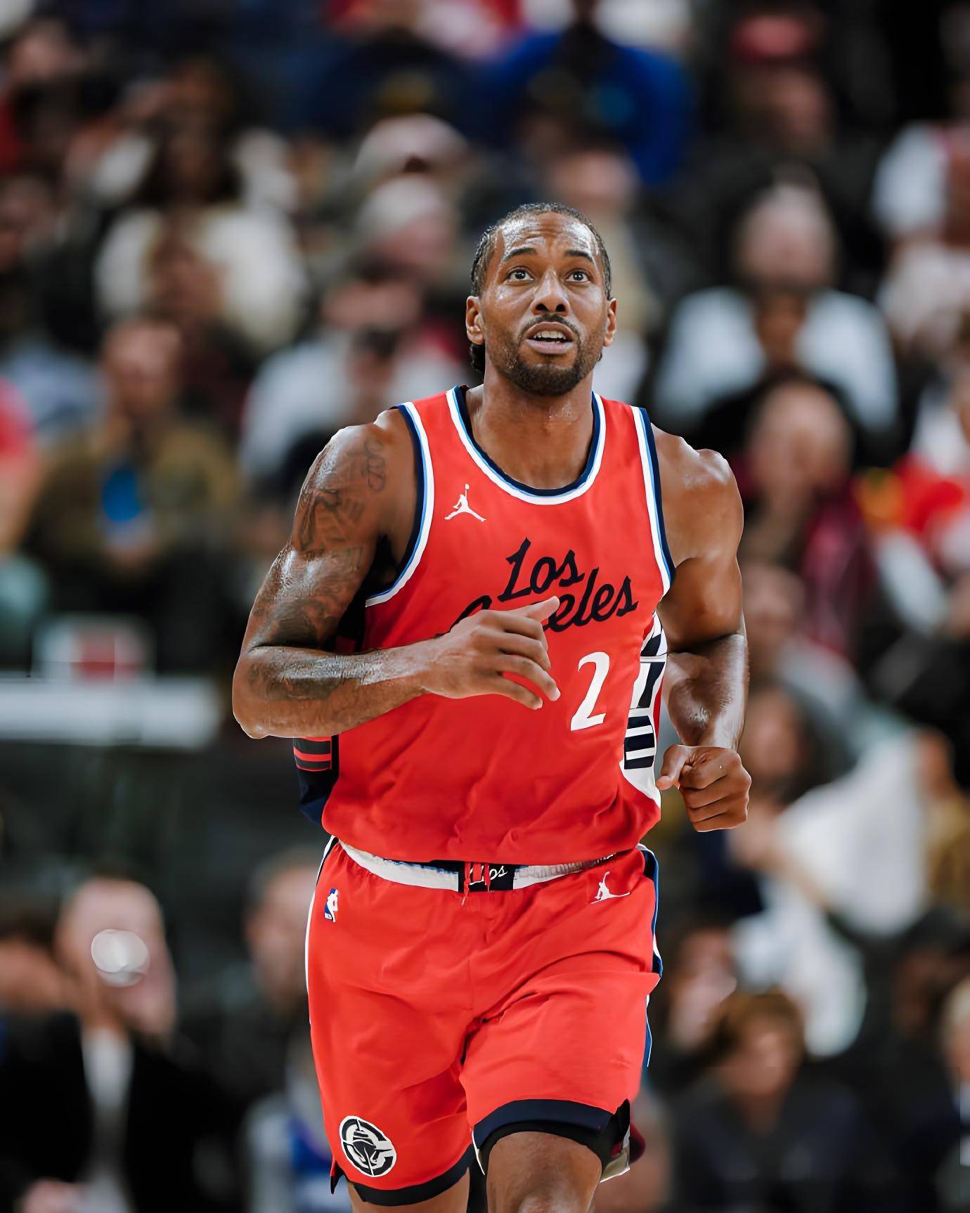 首尔主帅金基东：双线作战让球员们在体能上面临不小的挑战（首尔主帅金基东：双线赛程给球员体能带来不小压力）