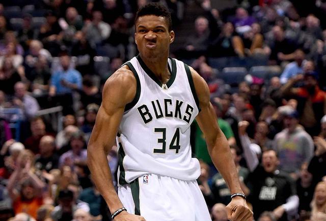 17岁273天，卡尔是拜仁队史德甲单场传射建功最年轻的球员（17岁273天，卡尔刷新拜仁队史德甲单场传射最年轻纪录）